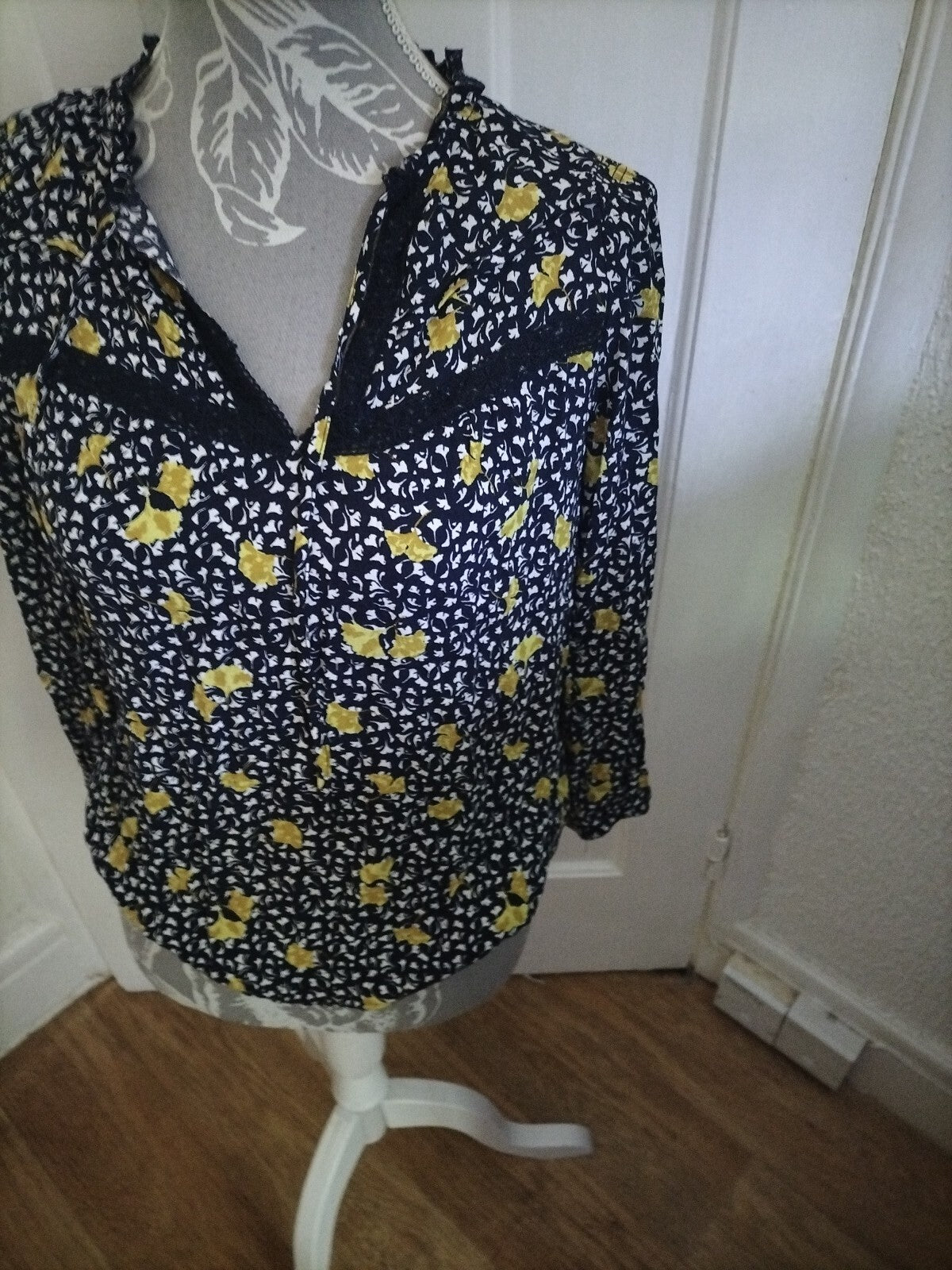 Ladies Monsoon Size Small Yellow And Black Long Sleeved Blouse