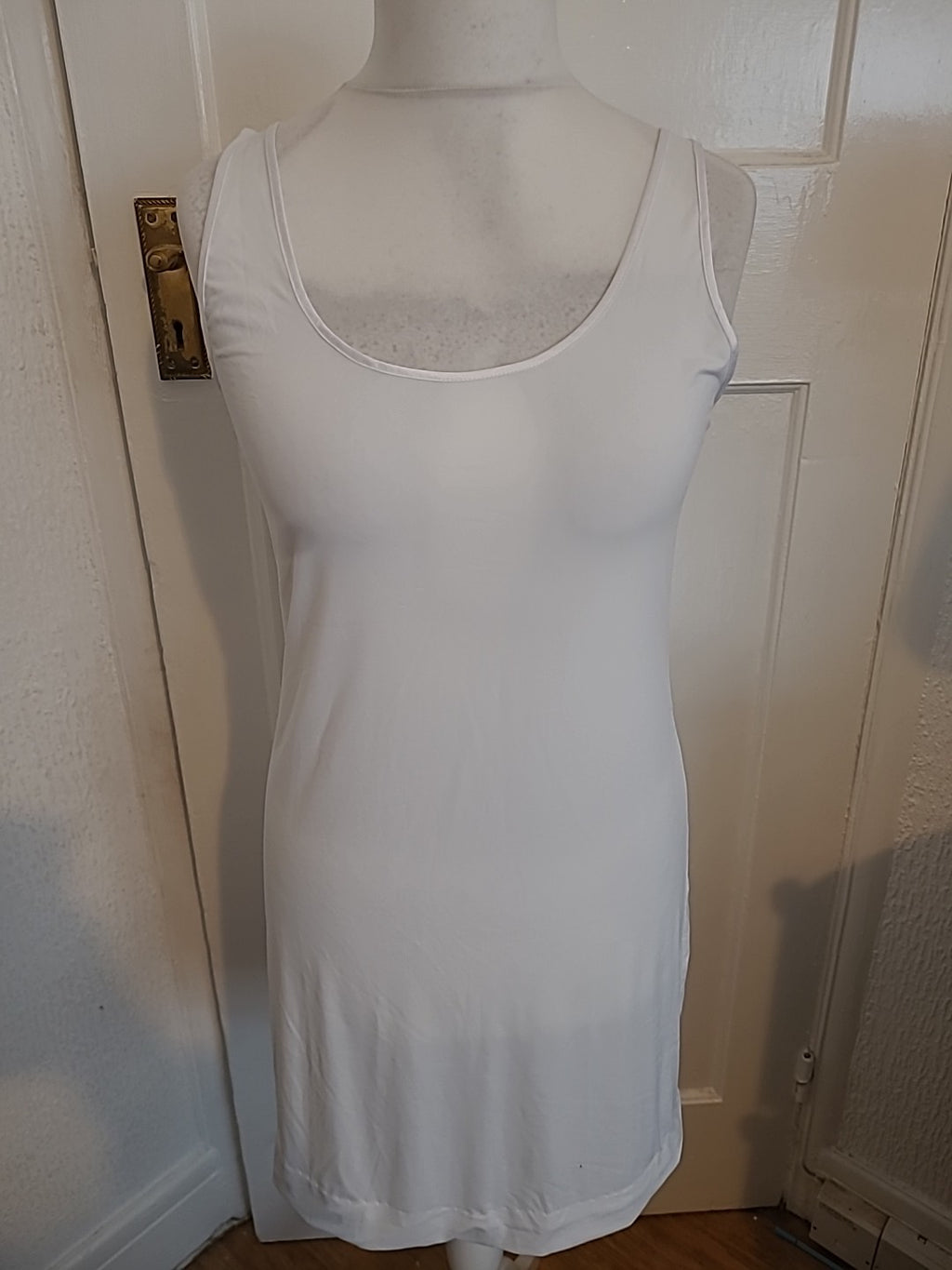 Ladies Gaspe Size 16 White Sleeveless Longline Blouse