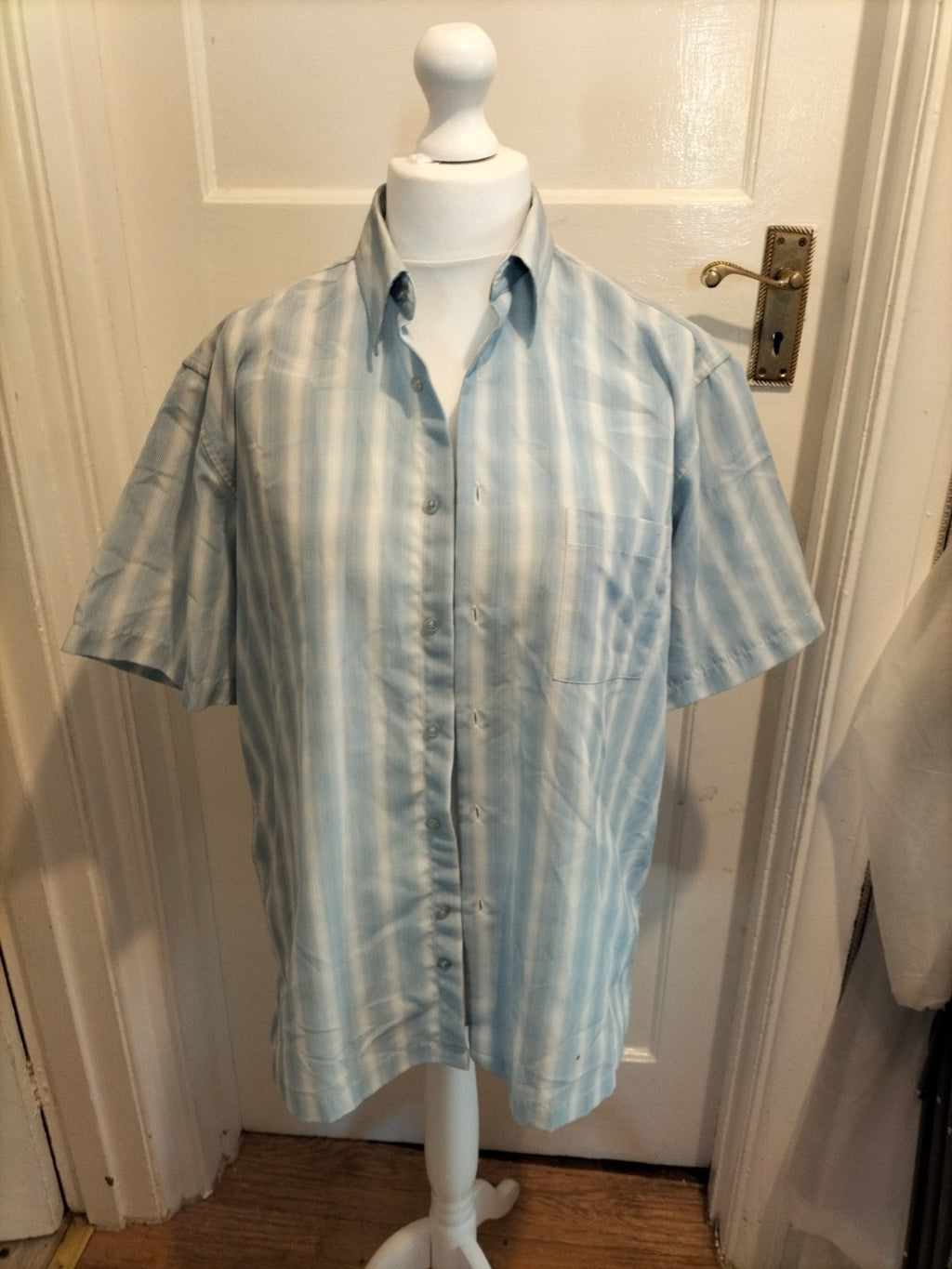 Mens Kingston Size Large Blue And White Short Sleeved Shirt