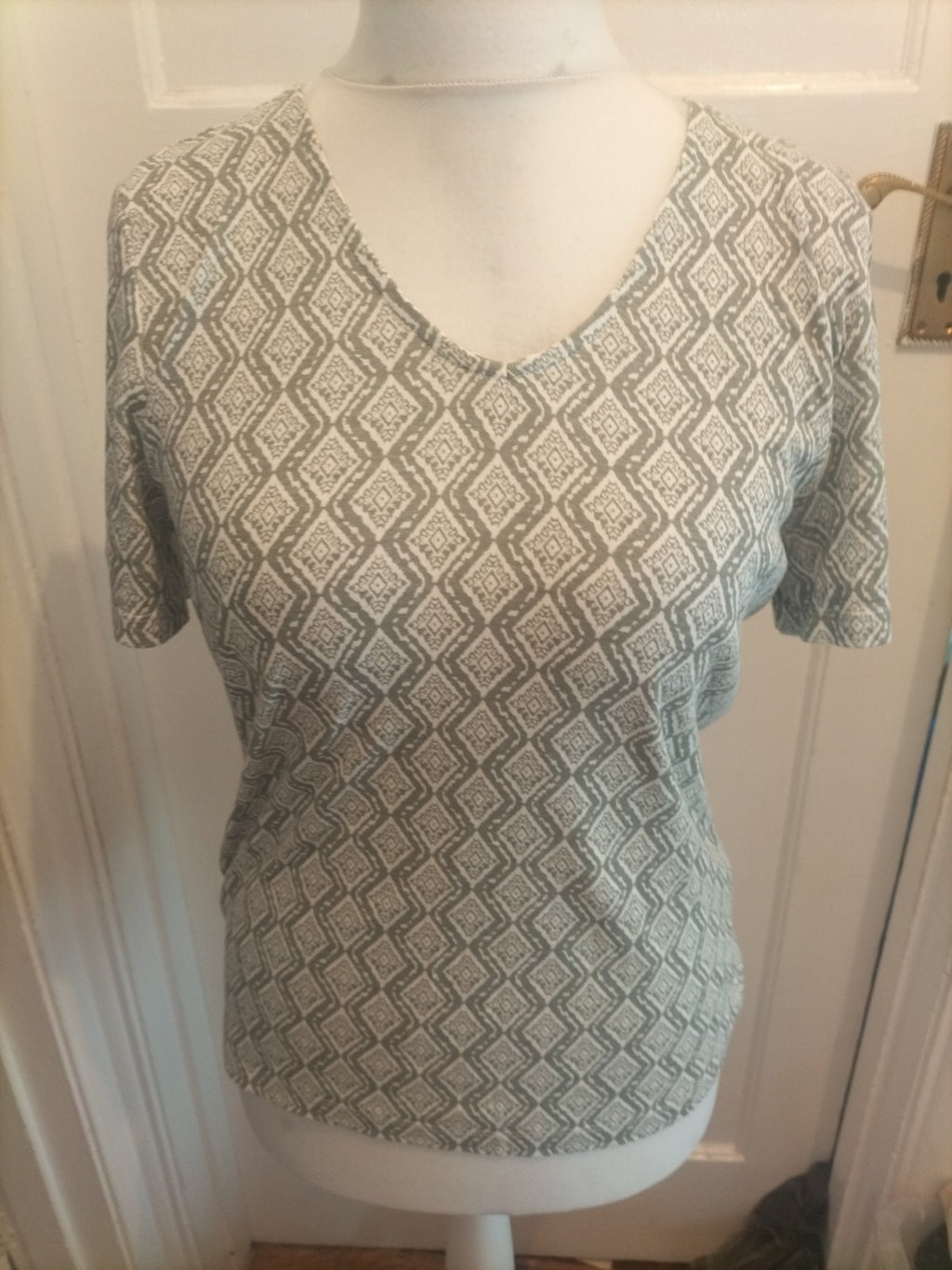 Bonmarche 14 Grey And White Pattern Short Sleeve Blouse Tee