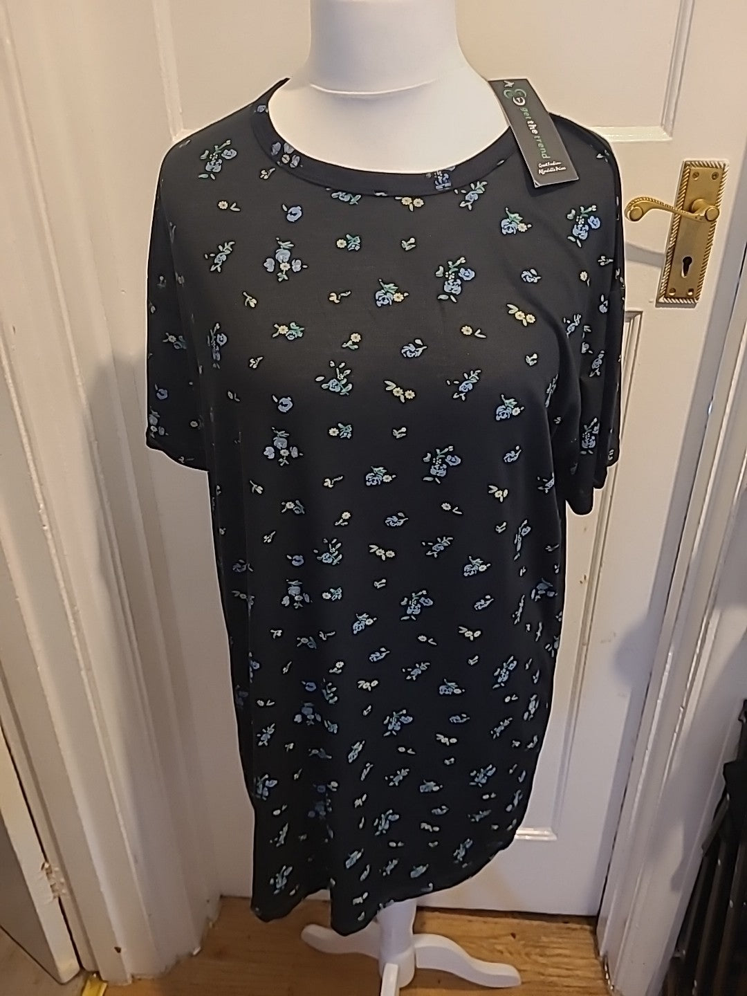 Brand New Ladies Get The Trend Size 14 Black Floral Short Sleeved Dress