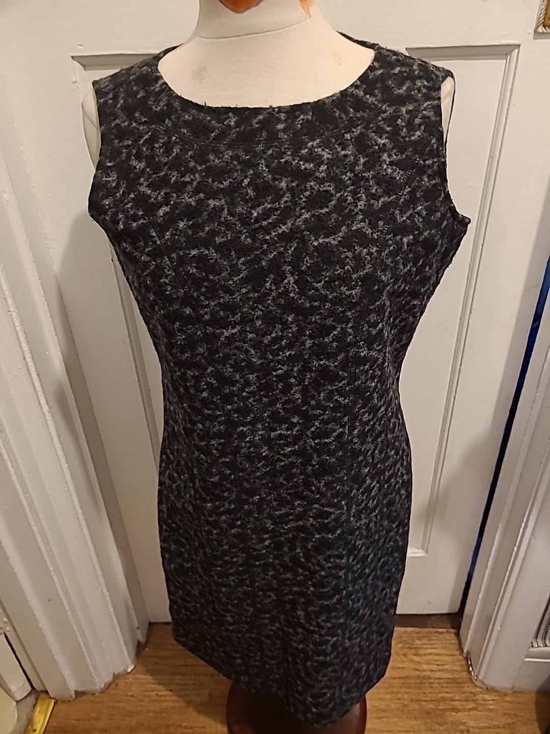 Ladies Clements Ribeiro Size Medium Black/Grey Fleck Pattern Sleeveless Lined...