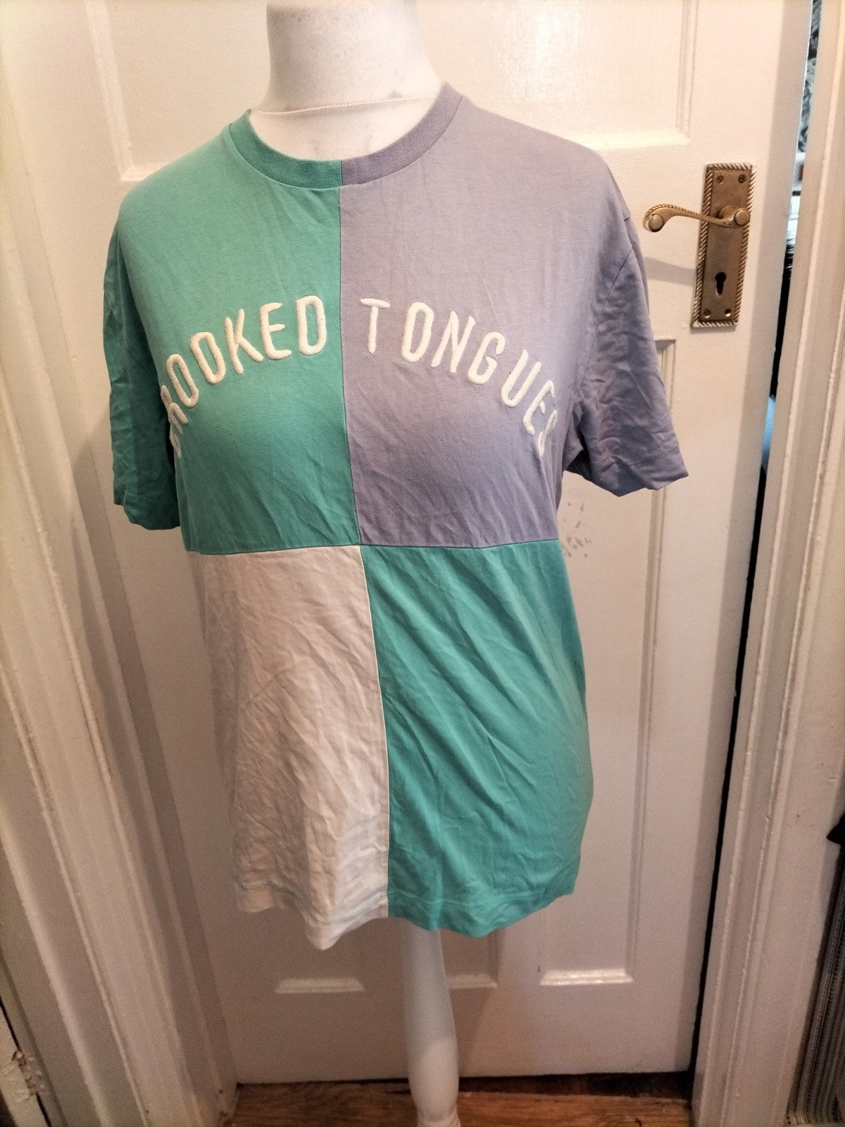 Mens Tongues Crokked Size Small Multi Print Short Sleeved Tshirt