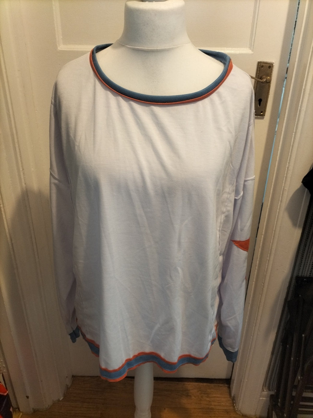 Ladies Size 2XL White Star Long Sleeved Tshirt
