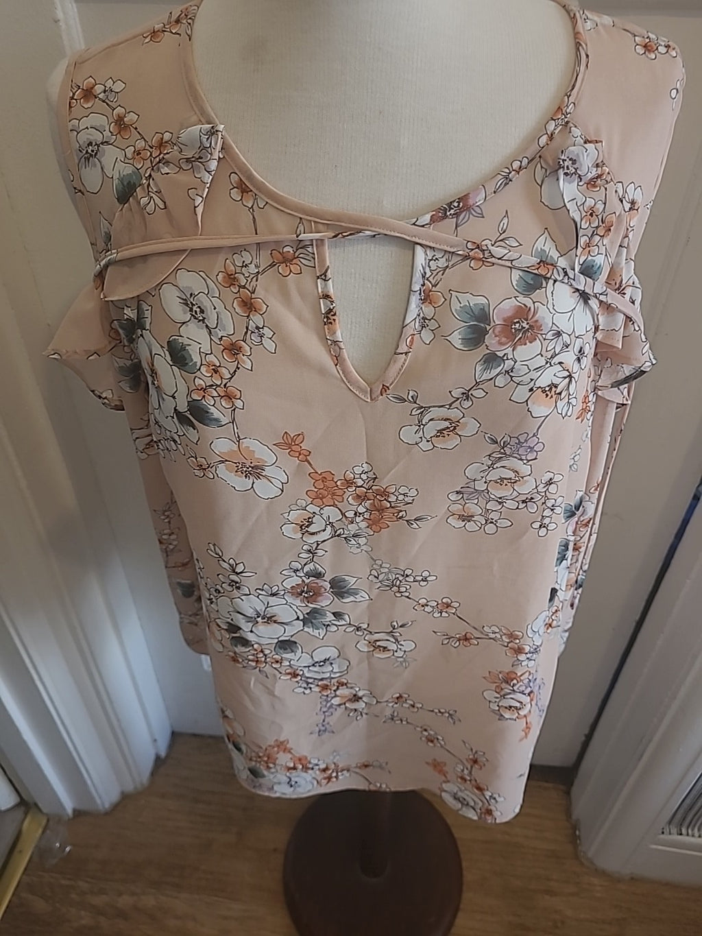 Ladies Peacocks Size 16 Pale Pink Floral Long Sleeved Tshirt