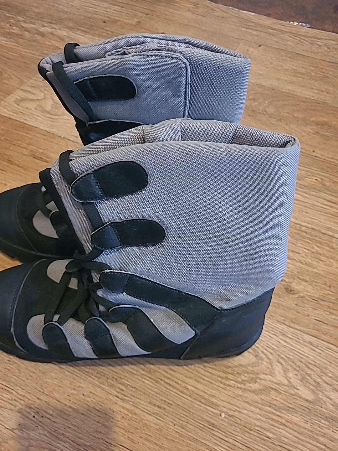 Mens Size Uk 7-8 Grey Walking Boots