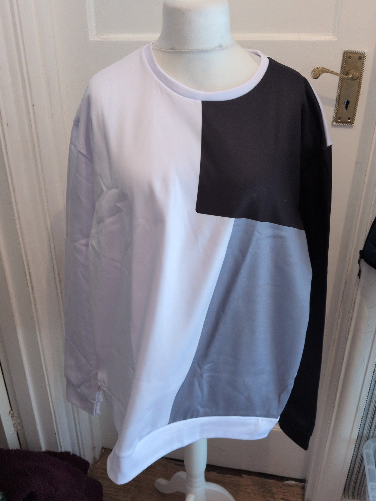 Brand New 5xl White Black And Grey Sweatshirt