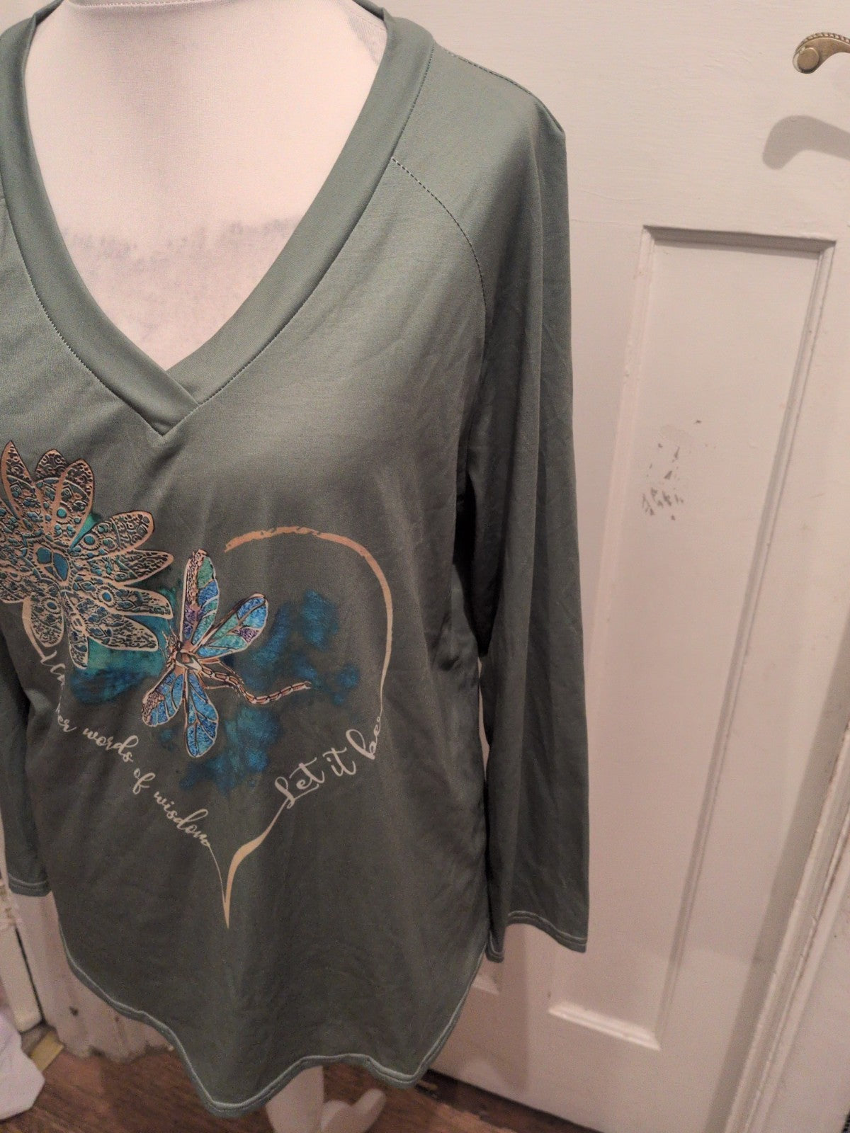 Ladies Size Large Green Long Sleeve V Neck T-shirt Printed