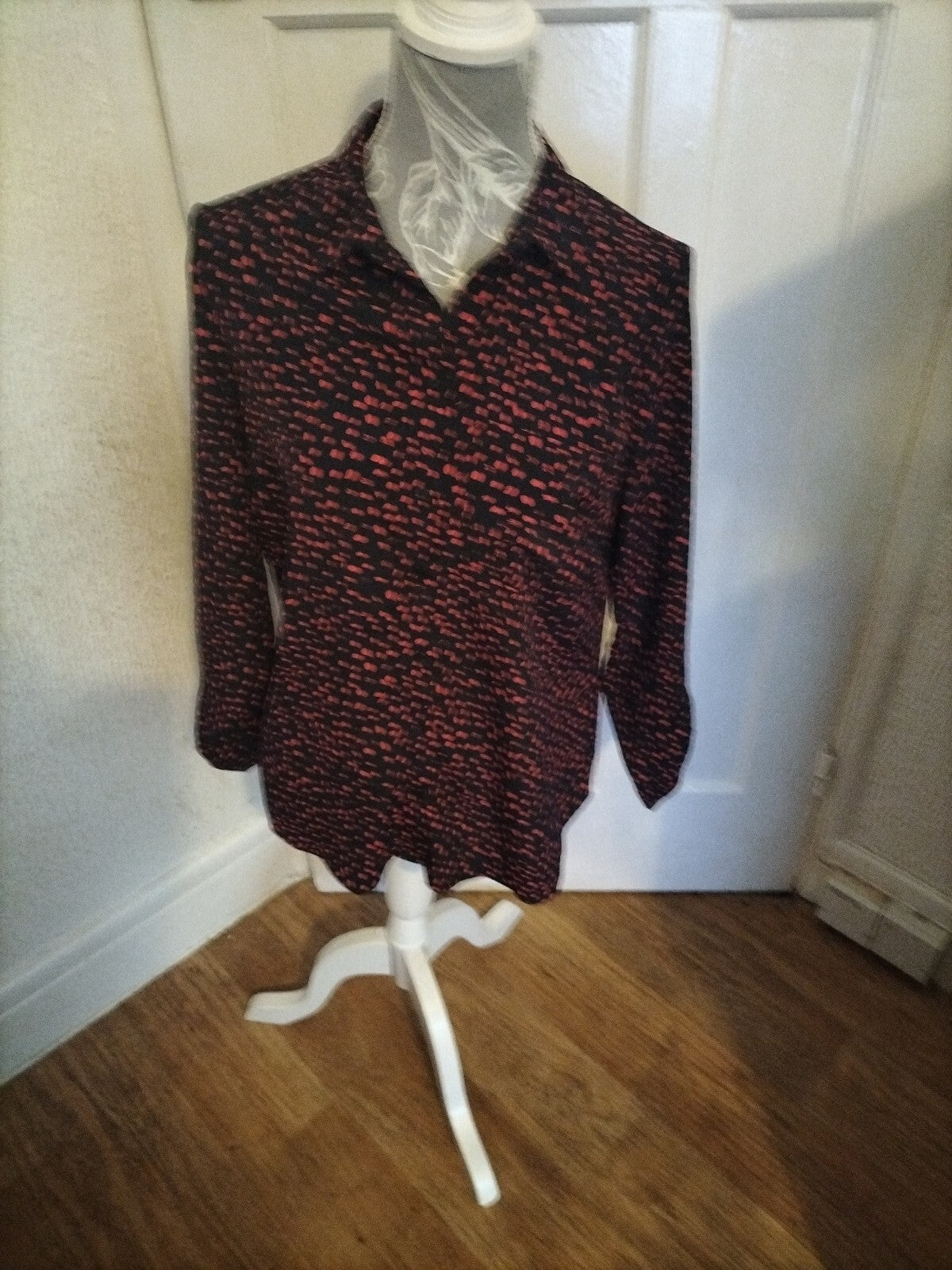 Ladies Peacocks Size 12 Black And Prink Long Sleeve Blouse