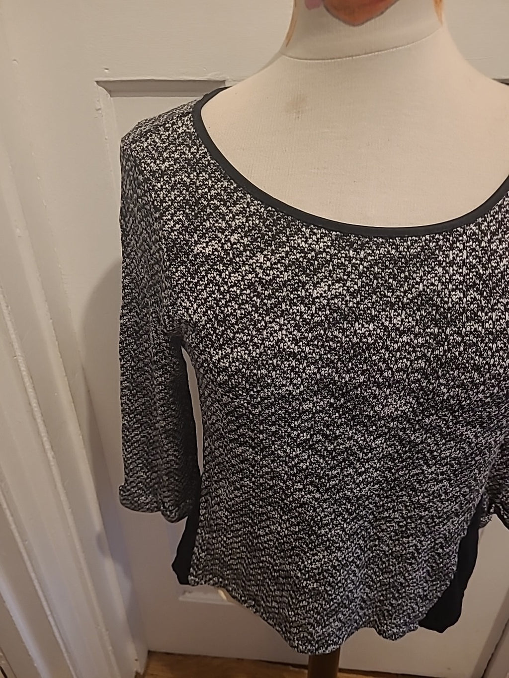 Ladies Oasis Size Medium Grey Fleck Long Sleeved Tshirt