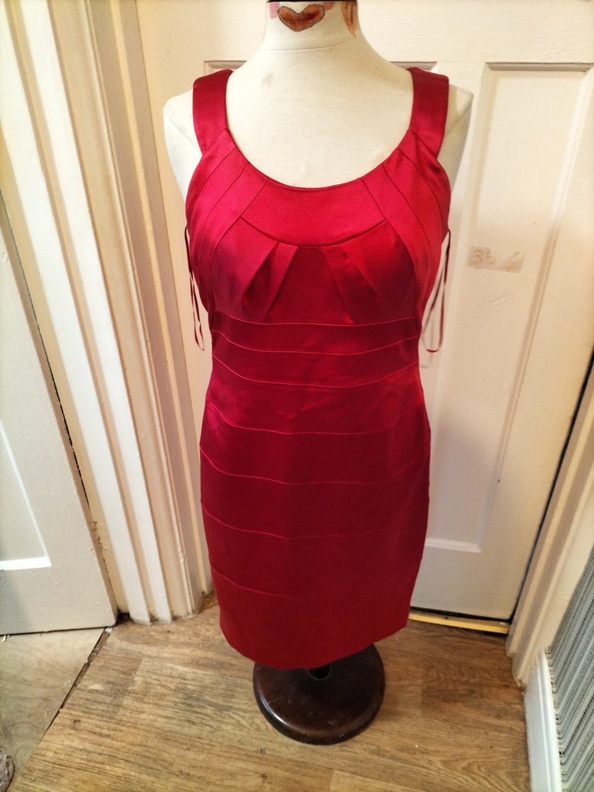 Ladies Jax Size 8 Cwrise Satin Style Lined Sleeveless Dress