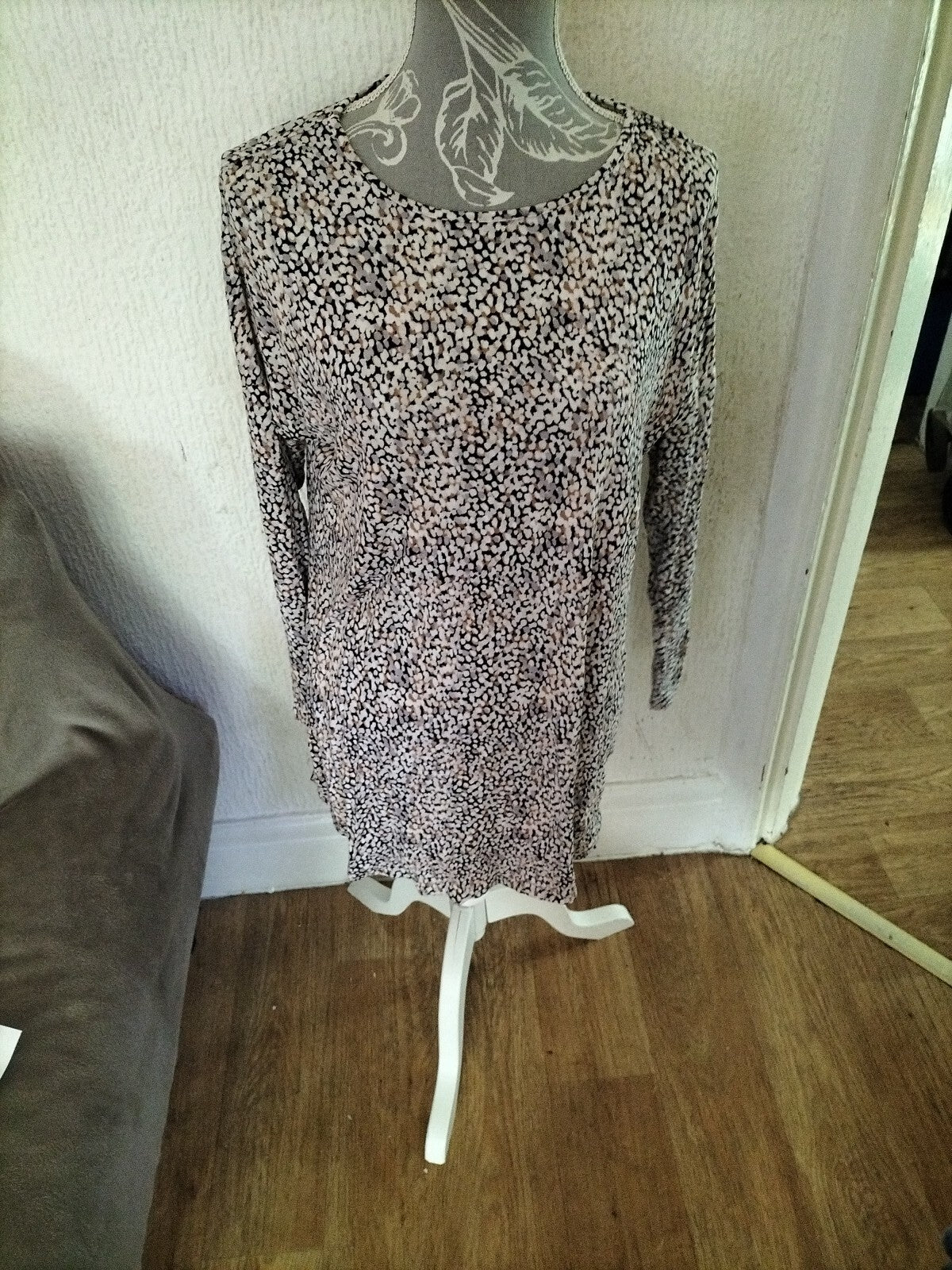 Ladies Papaya Size Medium Long Sleeved Blouse