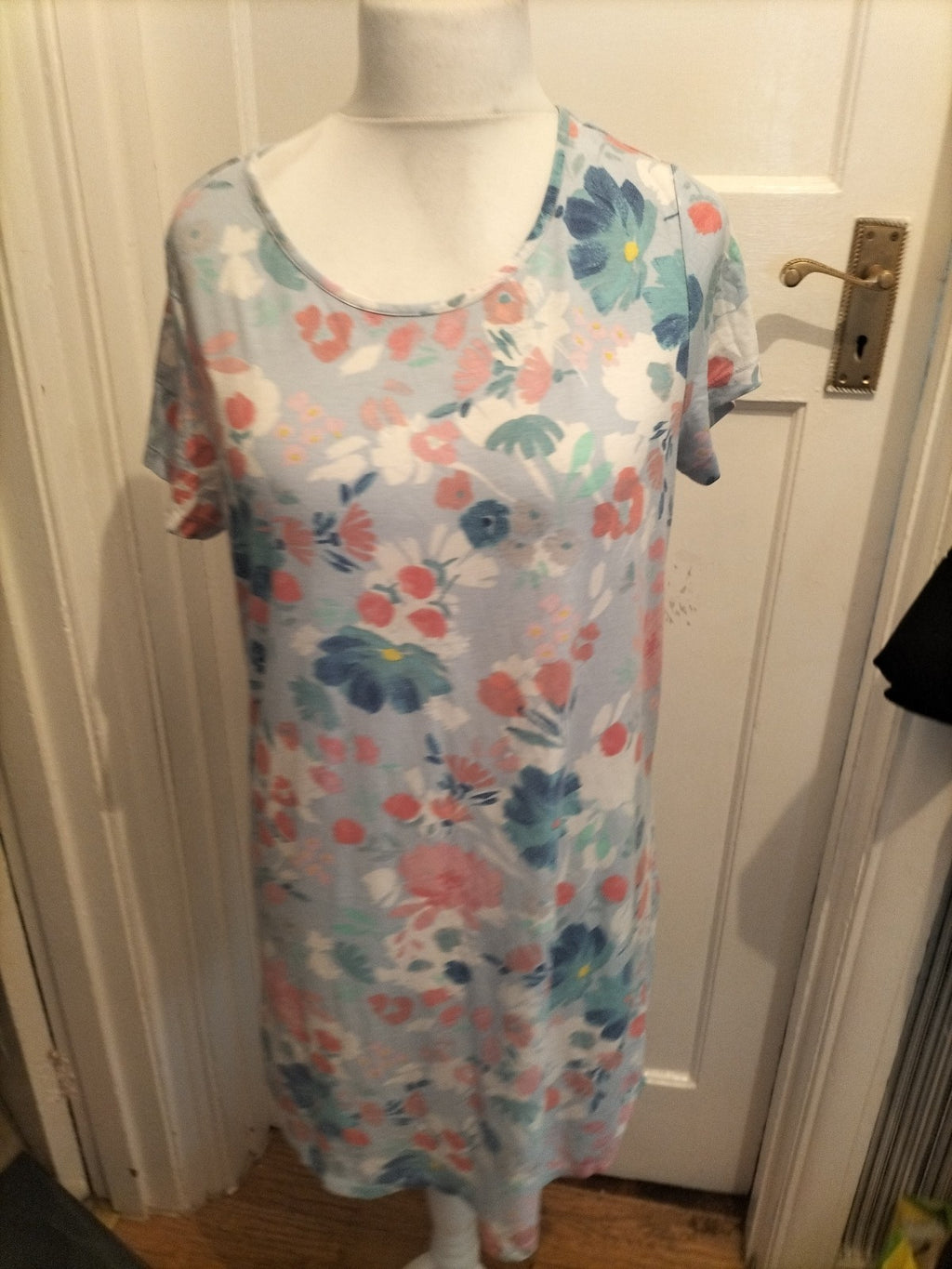 Ladies Nutmeg Size 12-14 Blue Floral Short Sleeved Nighty
