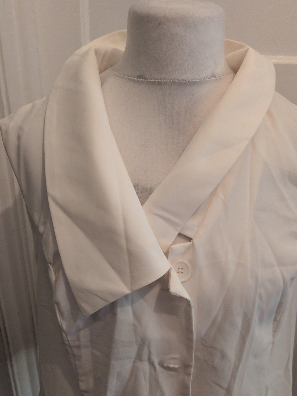 Shein 3XL Ivory Collared Sleeveless With Flower Buttoned Blouse