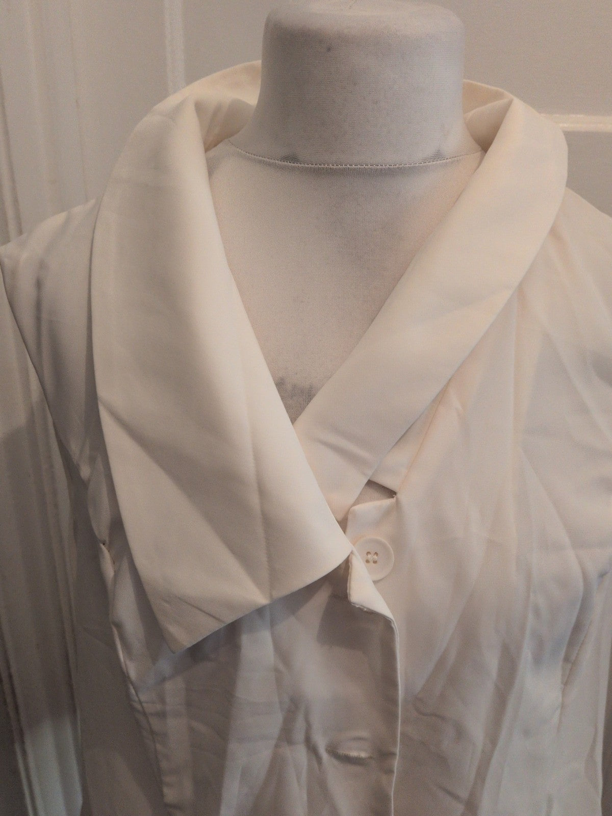 Shein 3XL Ivory Collared Sleeveless With Flower Buttoned Blouse