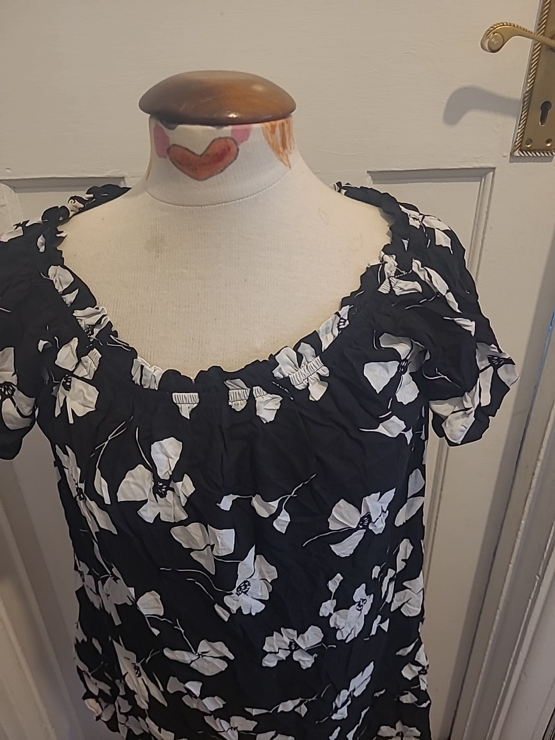 Ladies Papaya Size 14 Black White Floral Short Sleeved Elasticated Hem Dress
