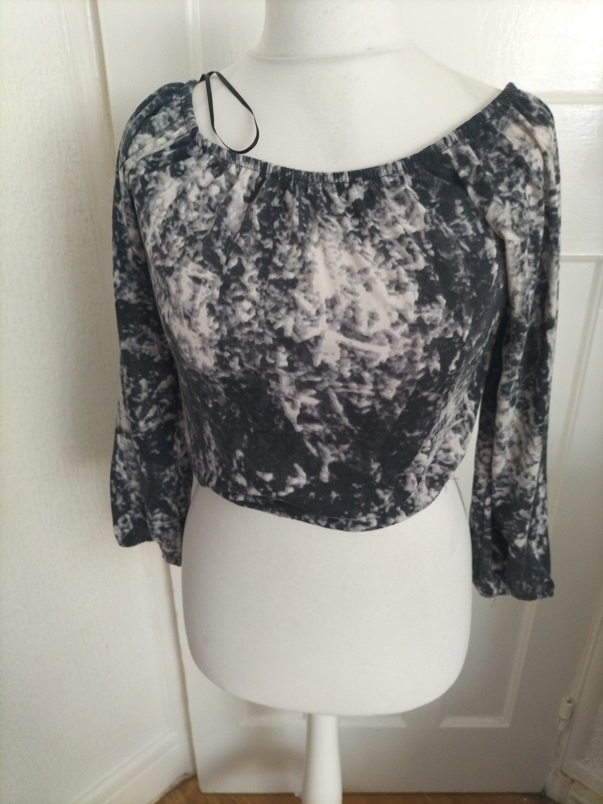 Ladies Primark 10 Grey/White/Black Long Sleeved Elasticated Hem Top