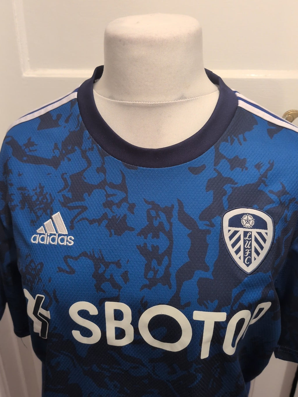 Mens Adidas Size XL Leeds United Dri Fit Blue Shirt