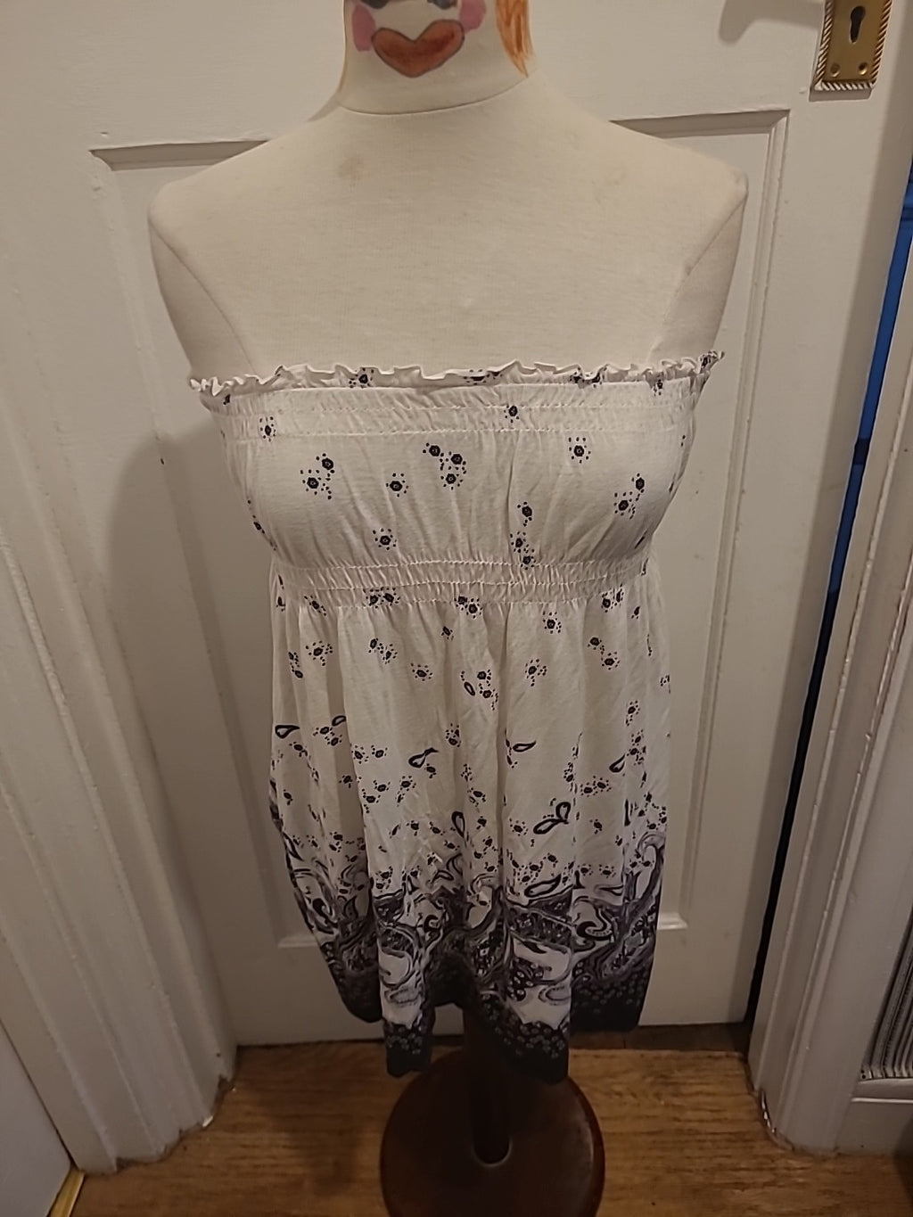 Ladies H&M Size Medium Black White Elasticated Sleeveless Strapless Top