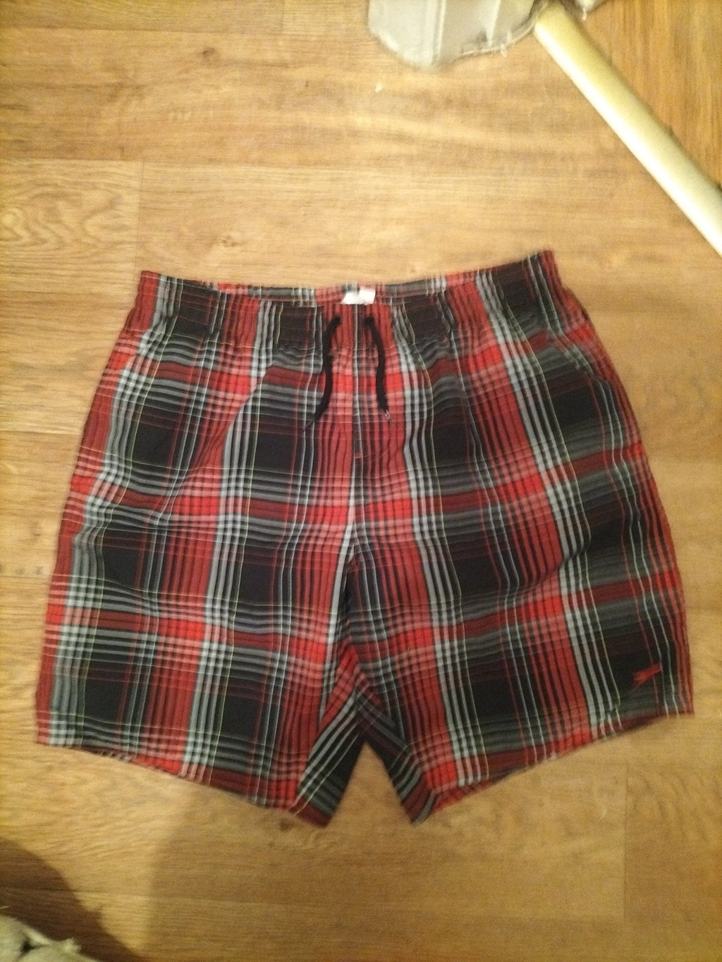 Mens Speedo Size XL Red And Black Mesh Lined Elasticated Shorts