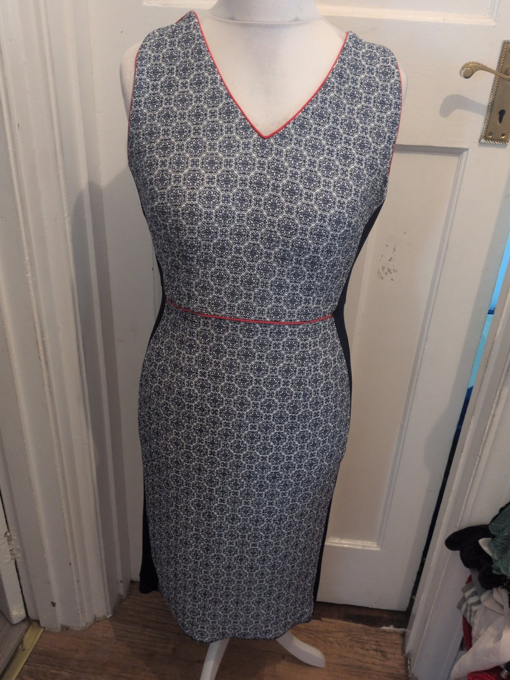Ladies Tu Size 12 Navy And White With Orange Trim Sleeveless Dress