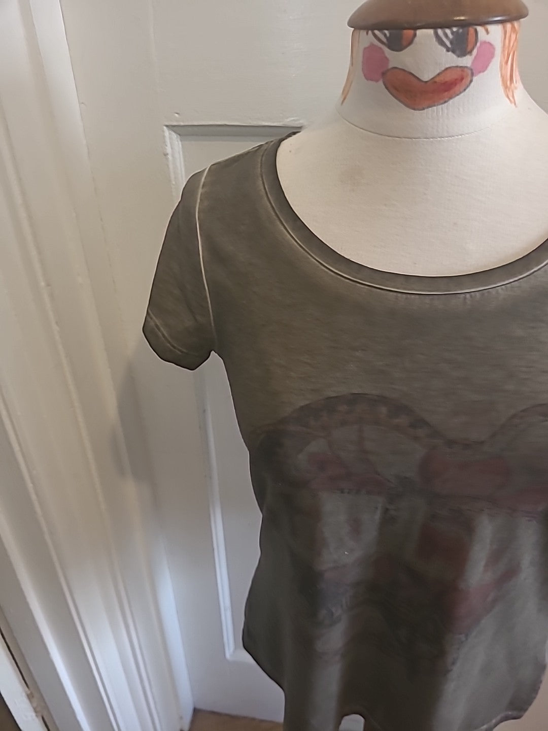 Ladies Culture Size Small Grey Khaki Short Sleeved Tshirt