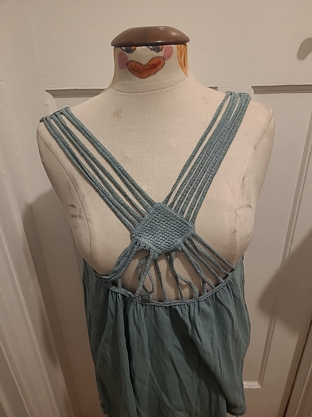 Ladies Size Small Teal Sleeveless Blouse Detailed Middle