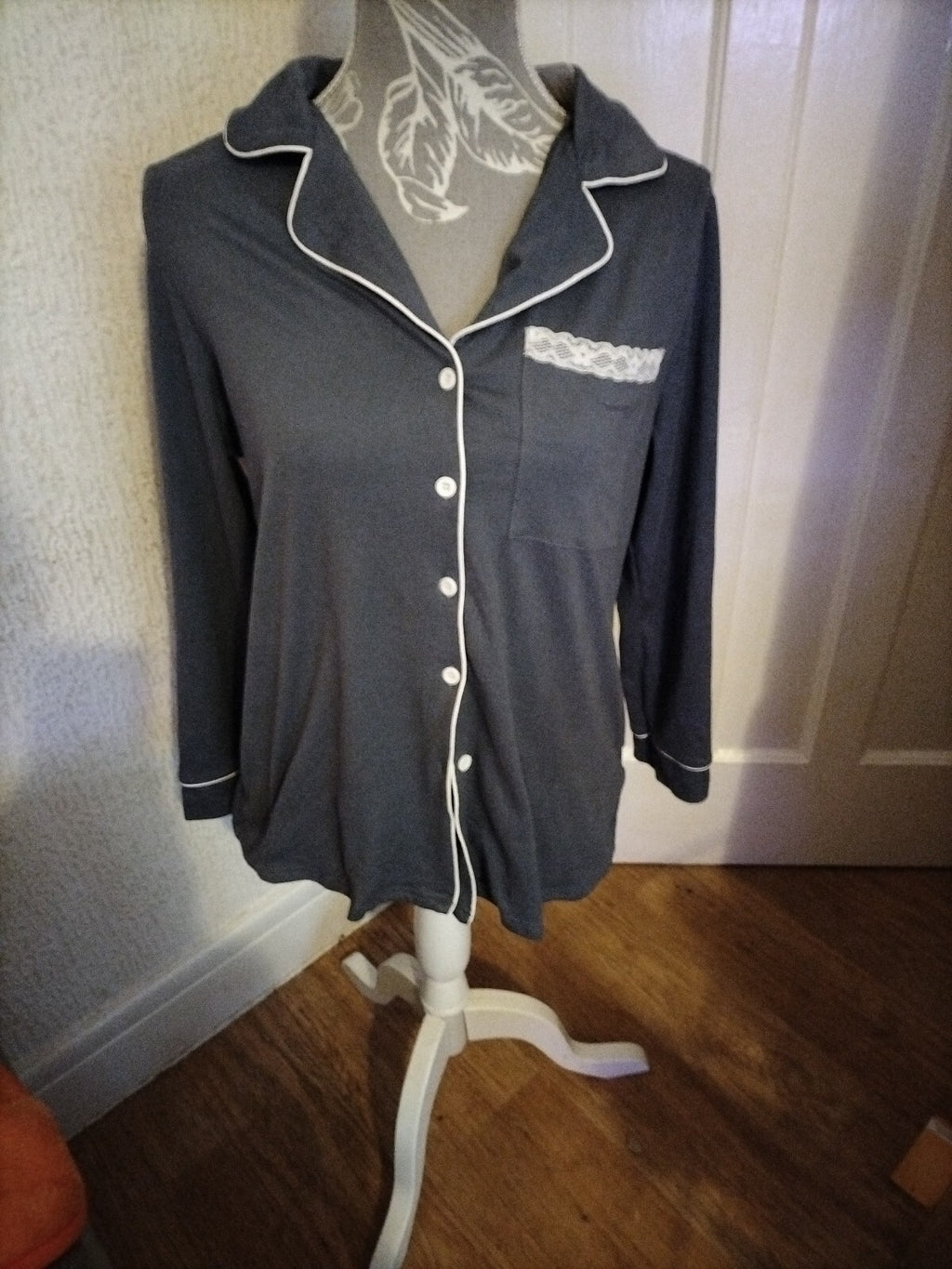 Brand New Ladies Vlazom Small Grey Long Sleeved Night Shirt