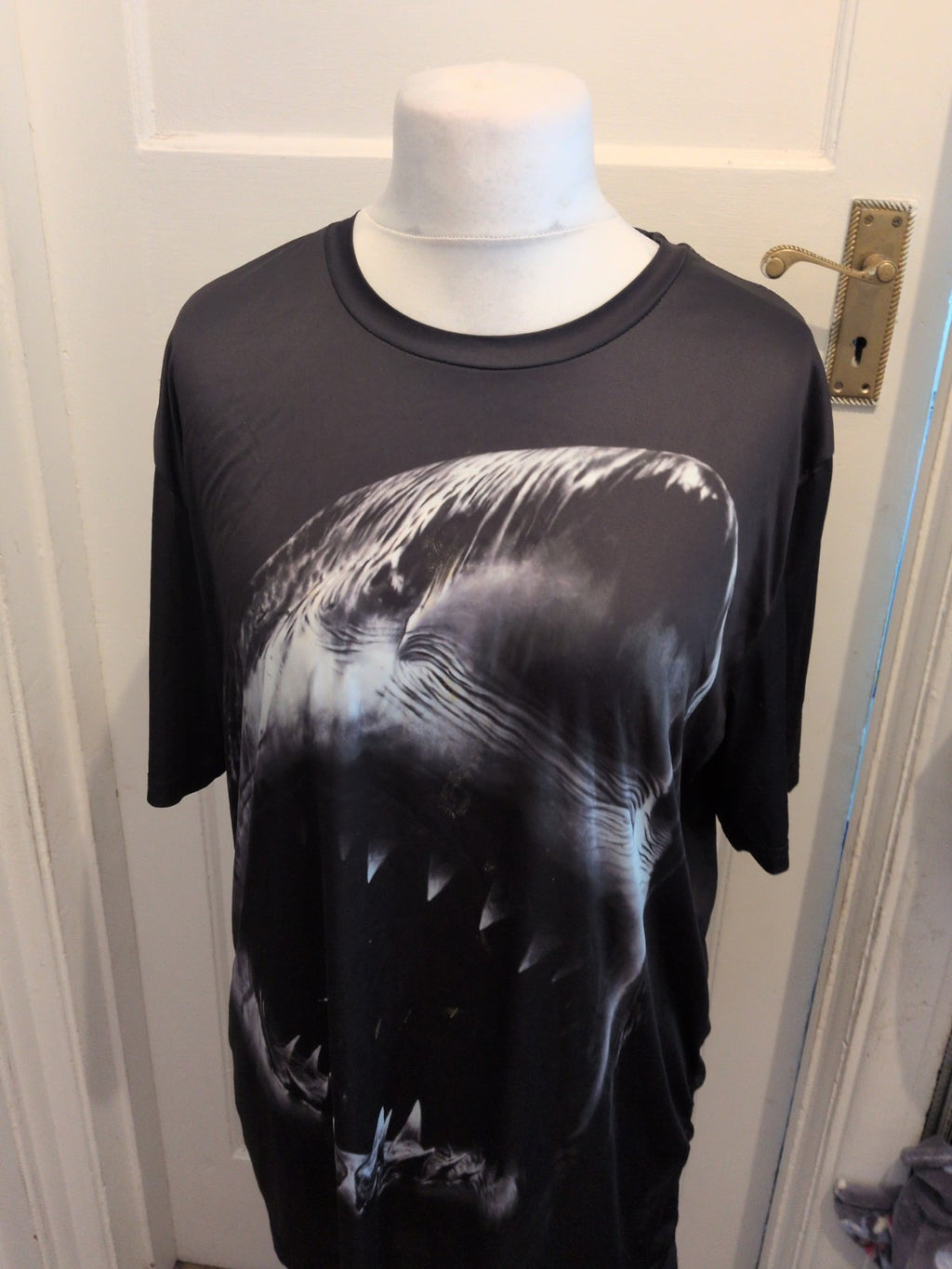 Mens 2XL Black Shark Printed Short Sleeve T-shirt