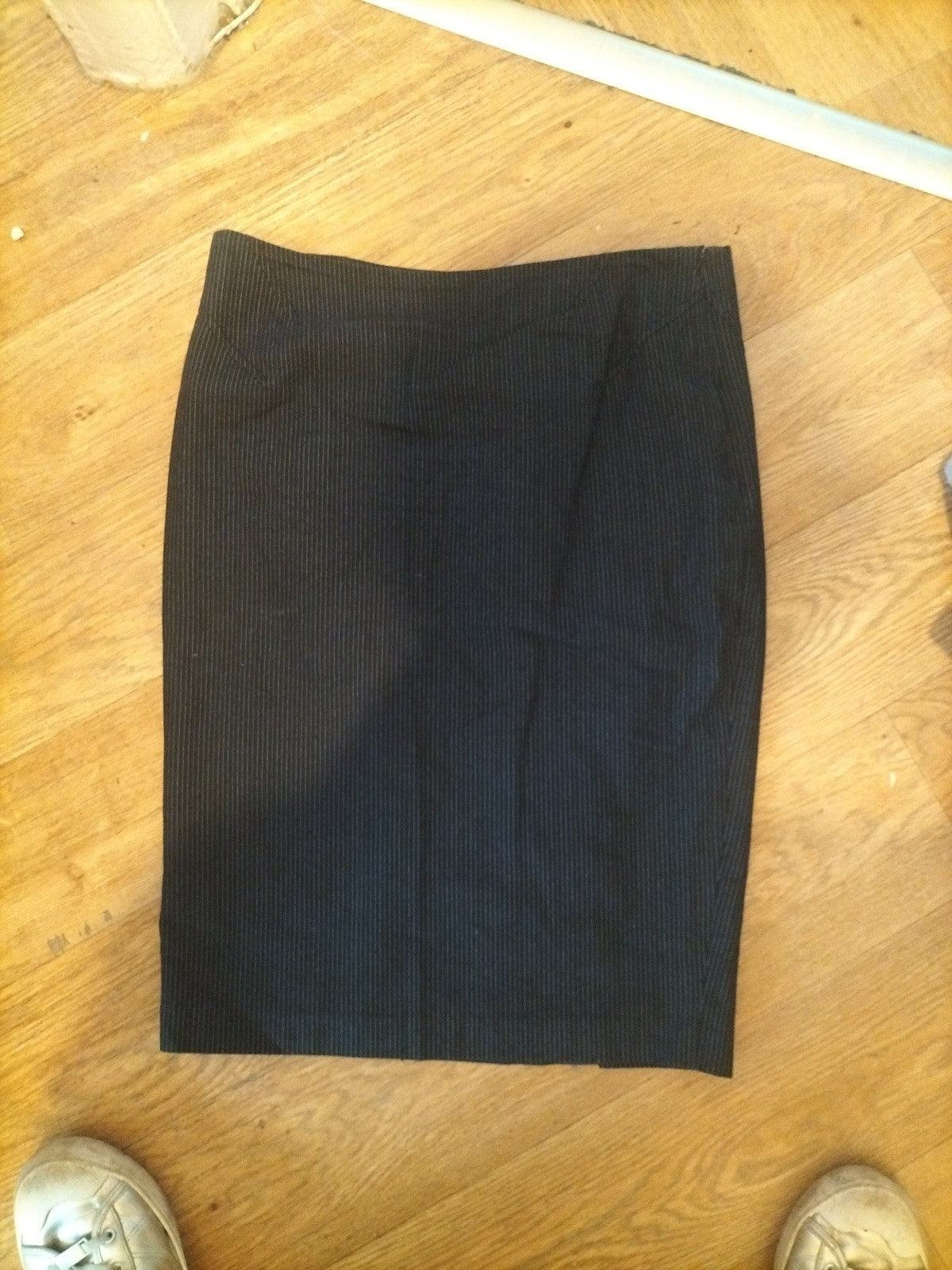 Ladies Warehouse Size 10 Black And White Pin Strip Knee Length Skirt