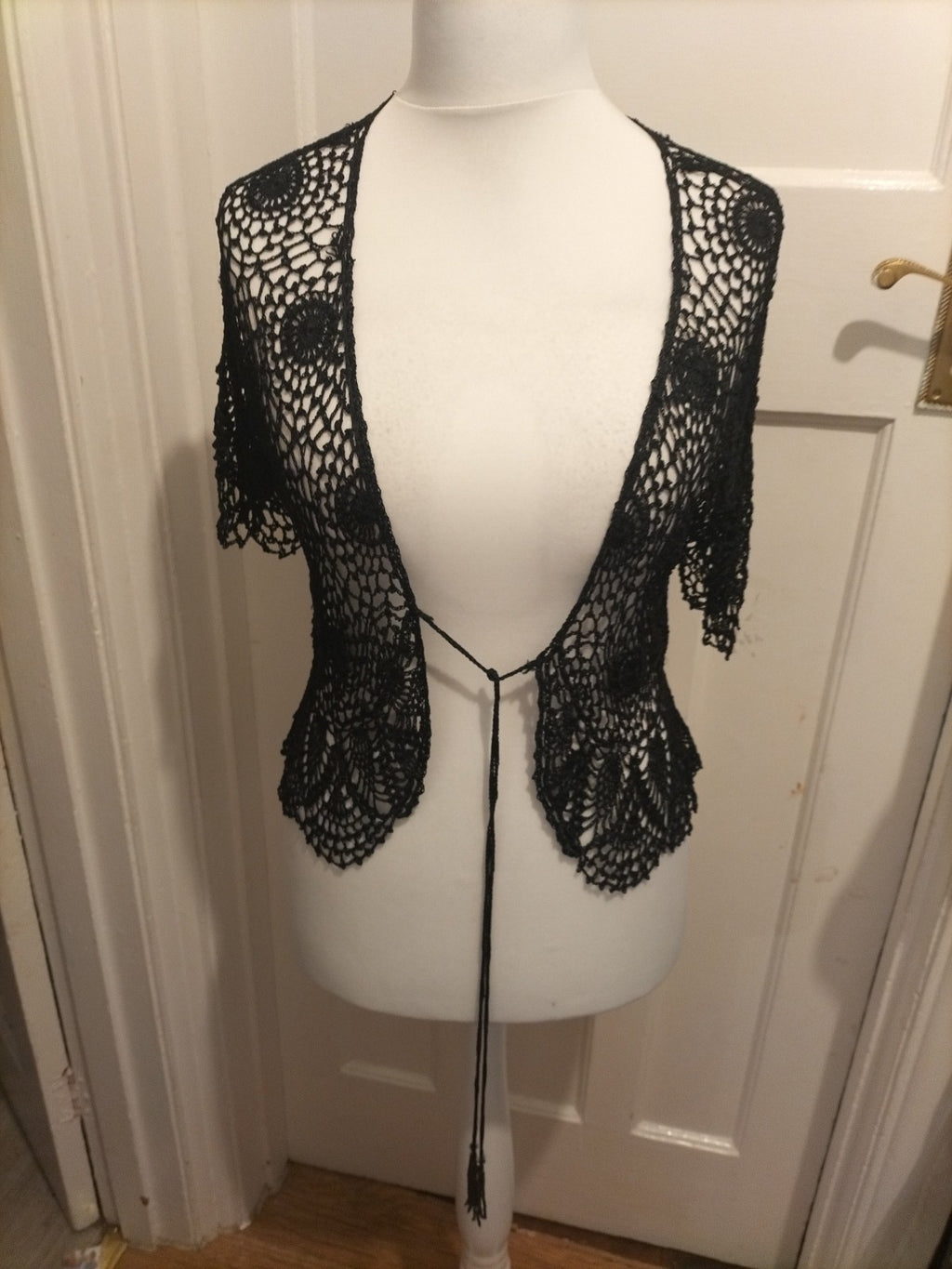 Ladies BM Size Medium Black Lace Short Sleeved Cardigan