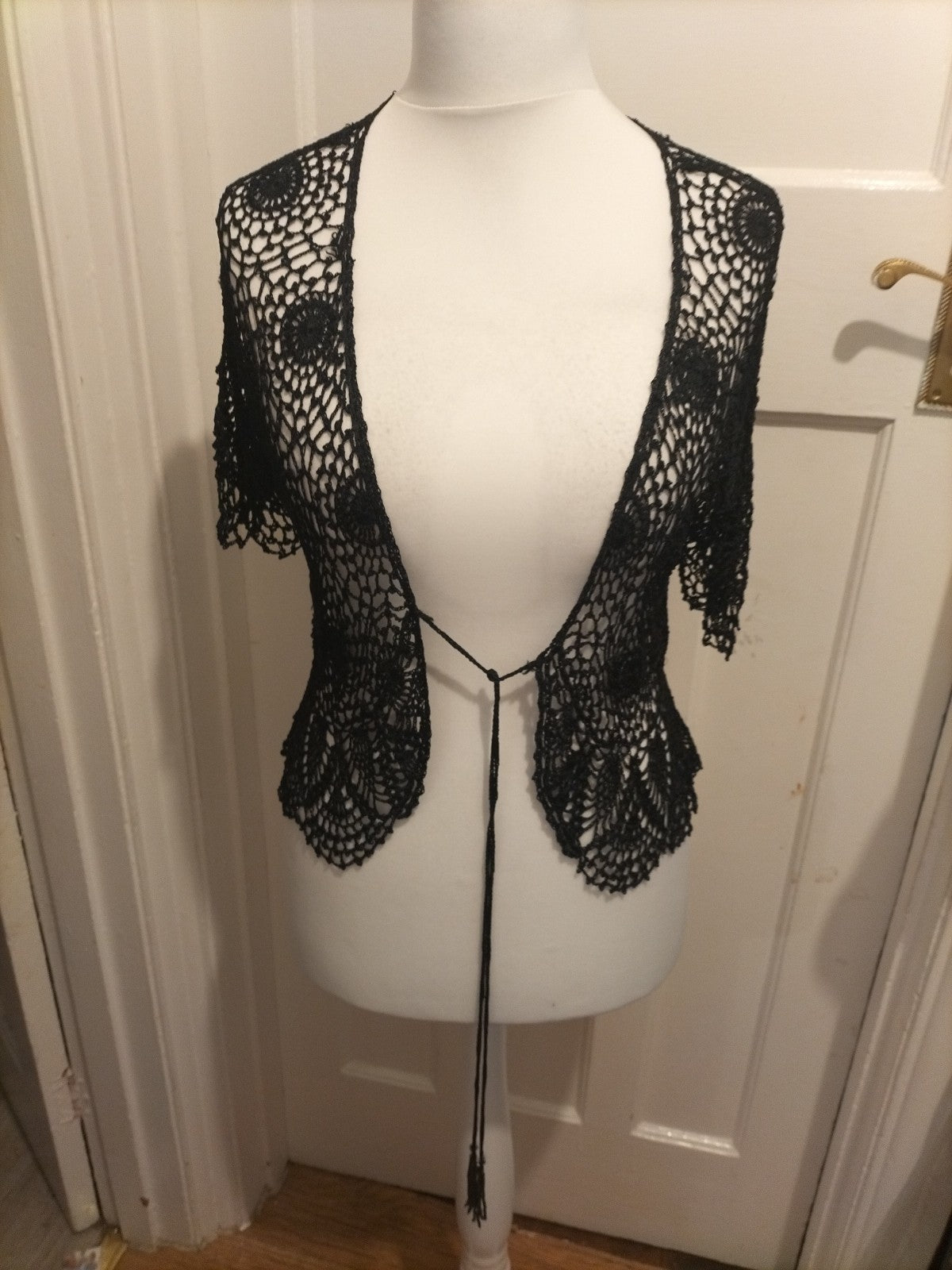 Ladies BM Size Medium Black Lace Short Sleeved Cardigan