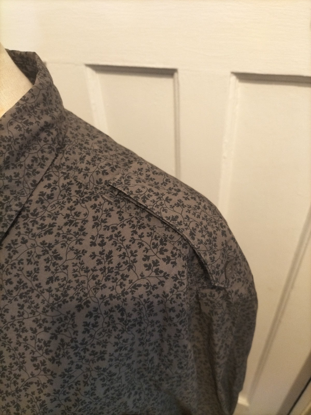 Mens Full Circle Size XL Black Dark Grey Floral Long Sleeved Shirt