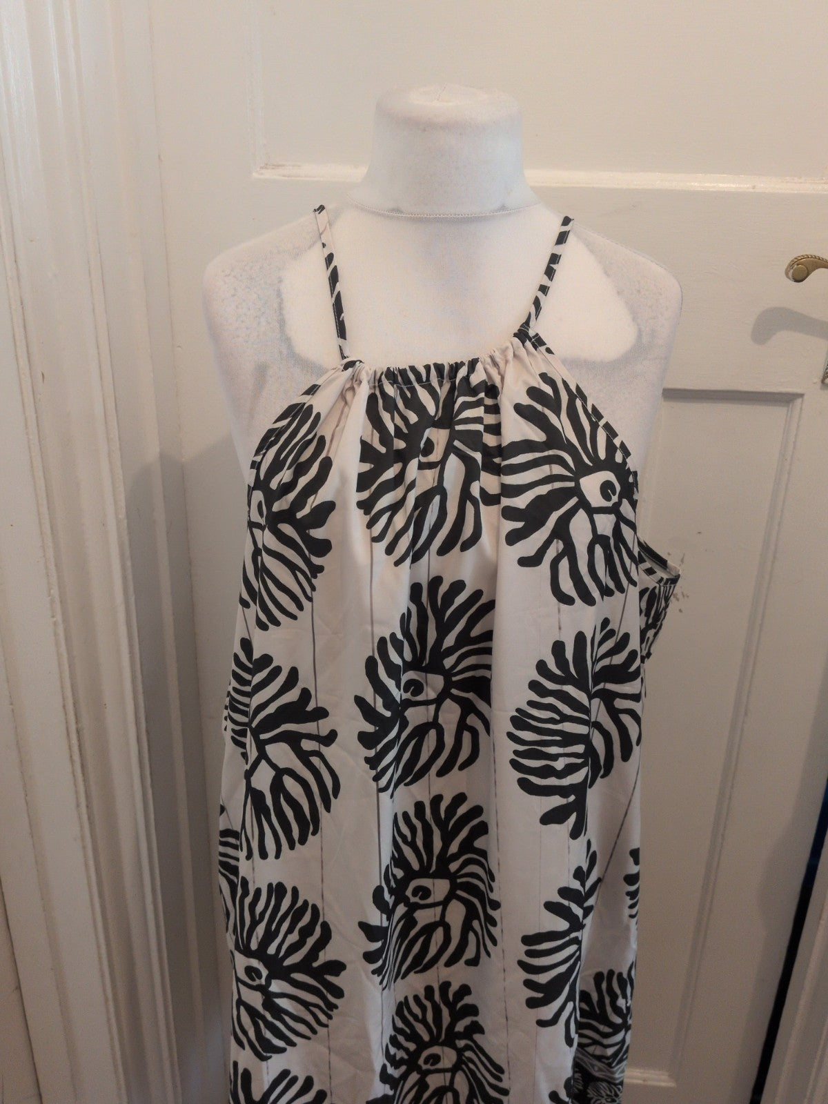 Shein 4XL Black And Ivory Sleeveless Blouse