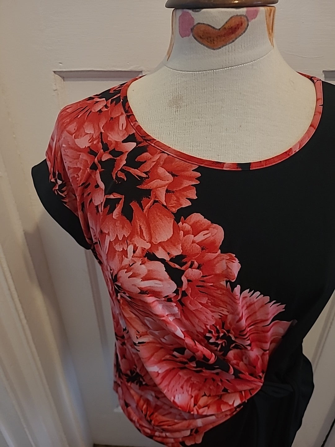 Ladies Debenhams Size 14 Petite Black Hot Pink Floral Short Sleeved Blouse
