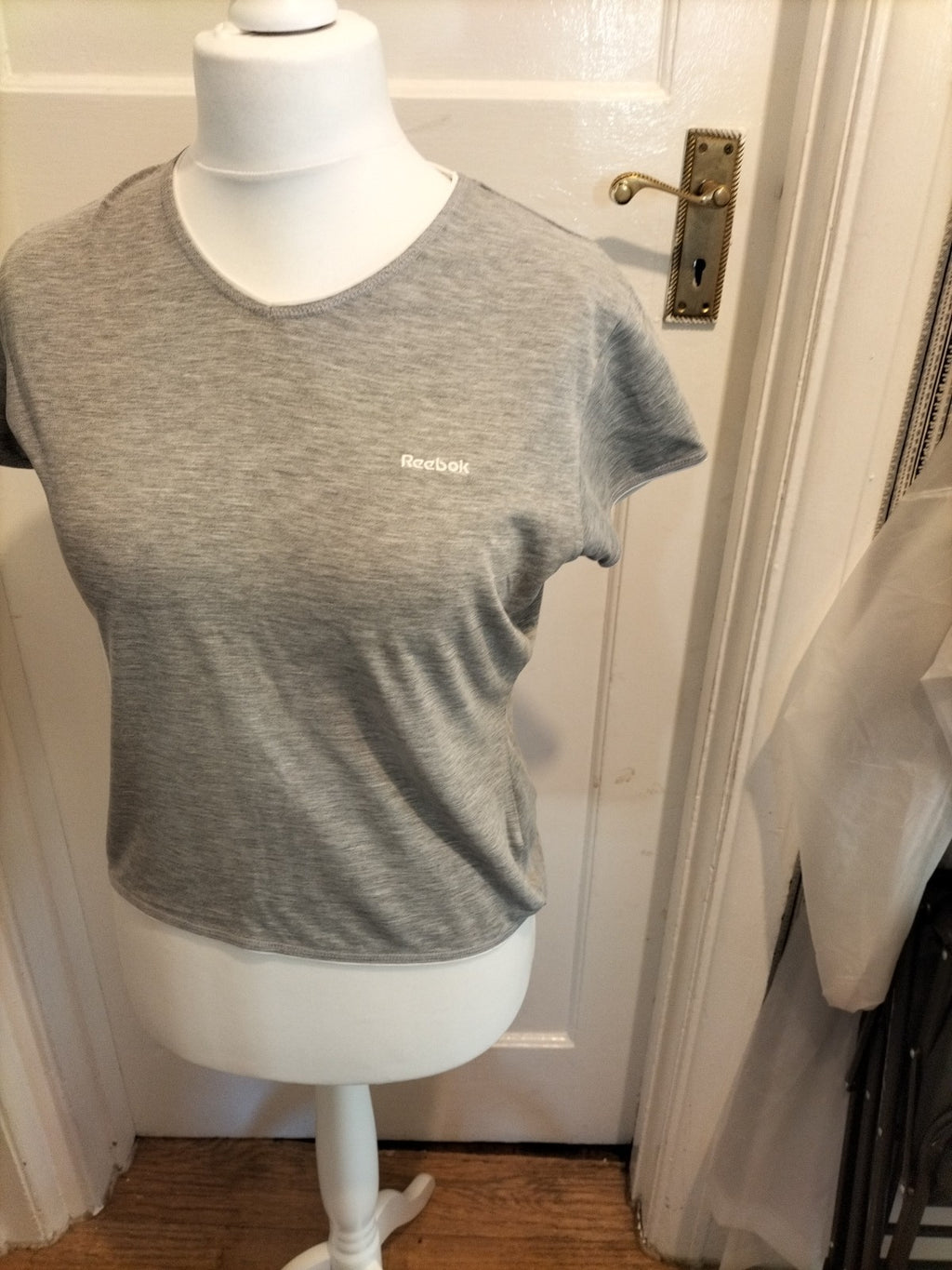 Ladies Reebok Size Small Grey Short Sleeved Tshirt