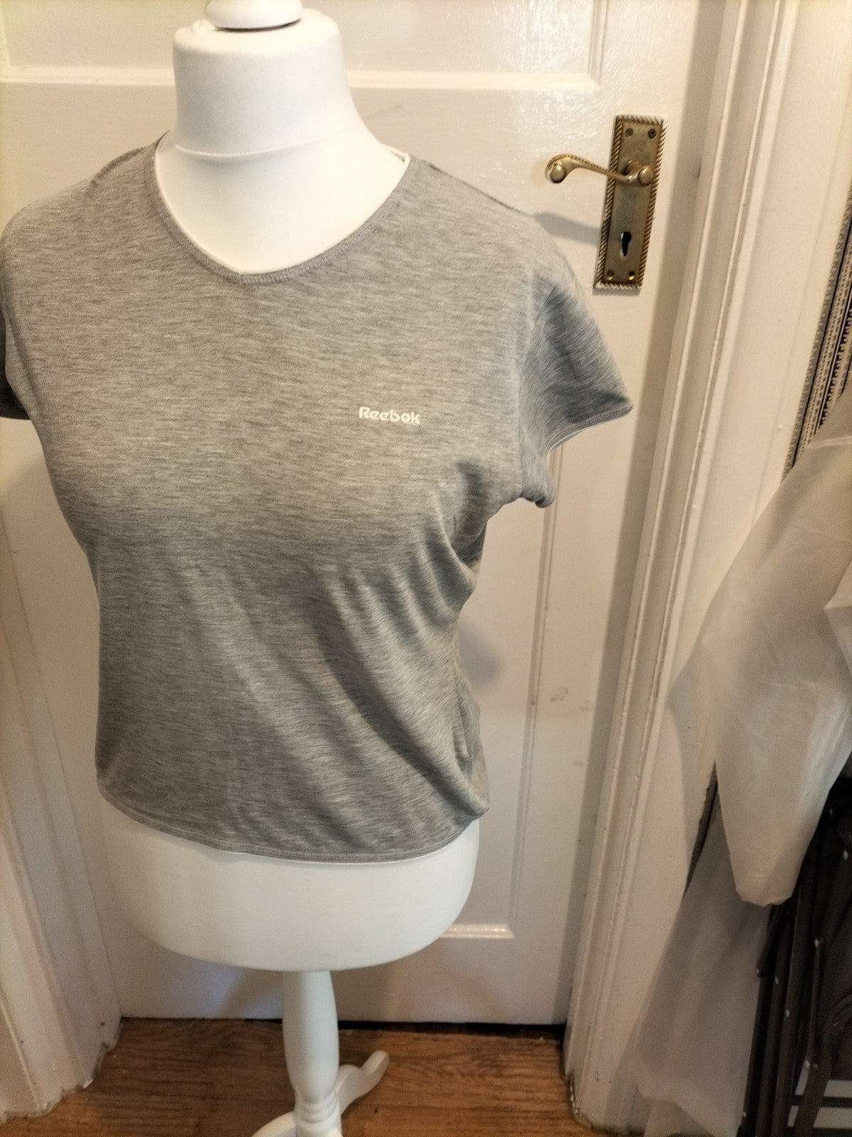 Ladies Reebok Size Small Grey Short Sleeved Tshirt