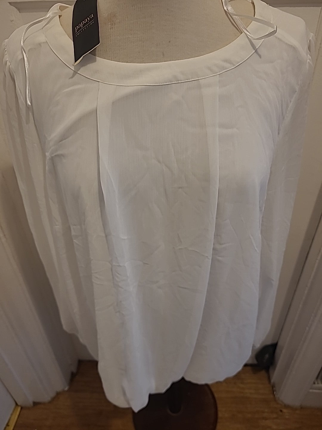 Brand New Ladies Papaya Size 20 Ivory Long Sleeved Blouse
