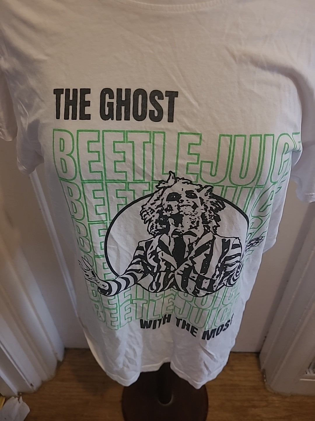 Mens Bettle Juice Size Large White Green Short Sleeved Tshirt