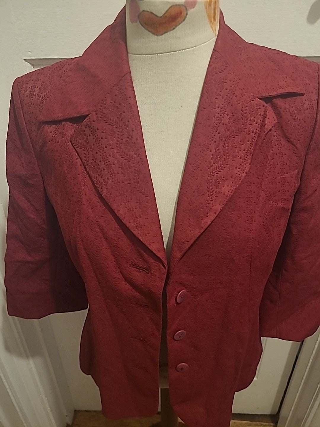 Ladies Minuet Size 10 Burgundy Long Sleeve Blazer.