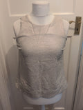 Ladies Oasis Size 10 White And Silver Rear Buttoned Sleeveless Blouse