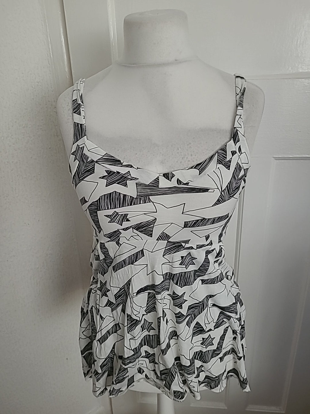 Ladies Divided Size Euro 36 Black/White Sleeveless Top