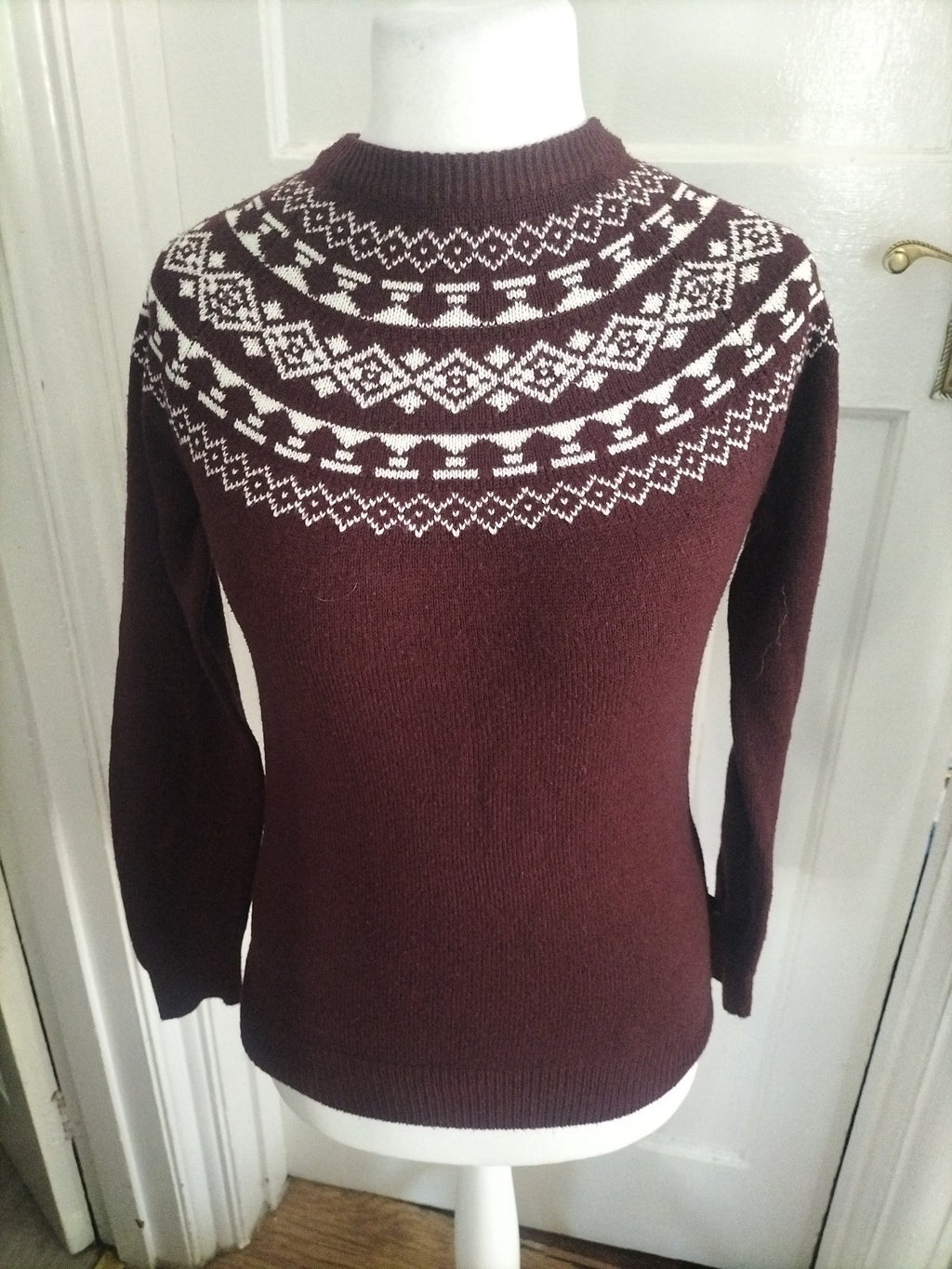 Mens Burton Size XS Purple And White Pullover Jumper