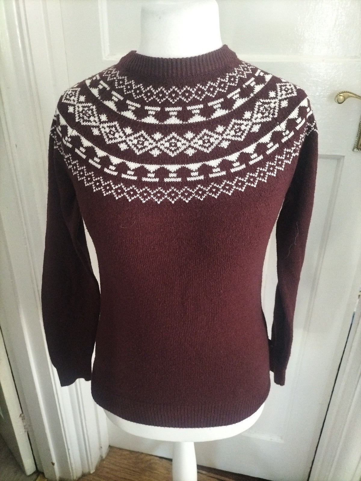 Mens Burton Size XS Purple And White Pullover Jumper