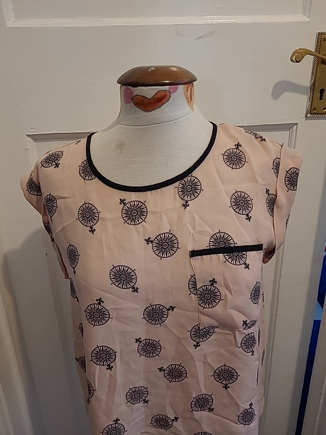 Ladies Oasis Size 12 Pink/Black Compass Short Sleeved Tee