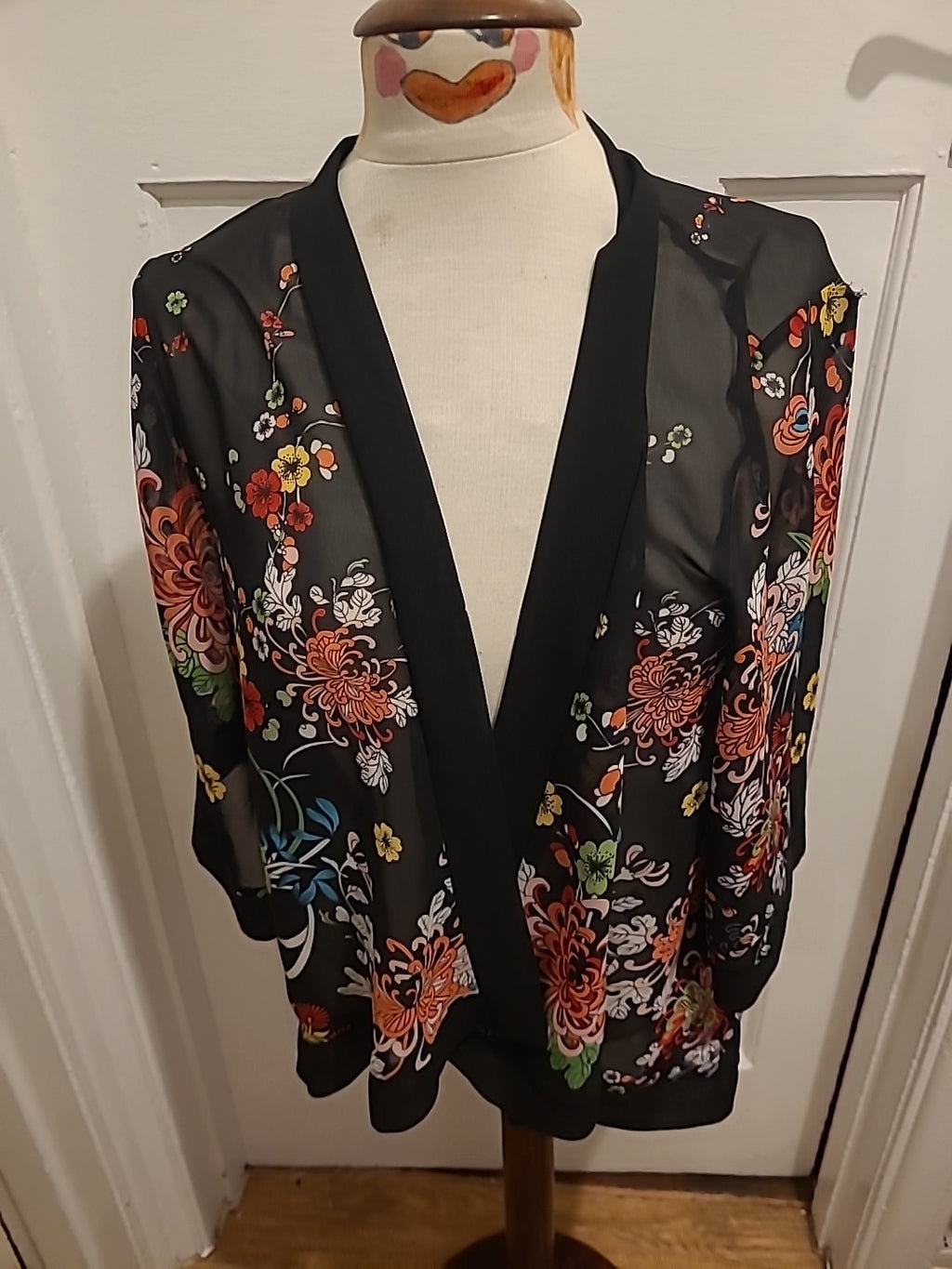 Ladies Mela Loves London Size Medium Black Floral Short Sleeved Cardigan