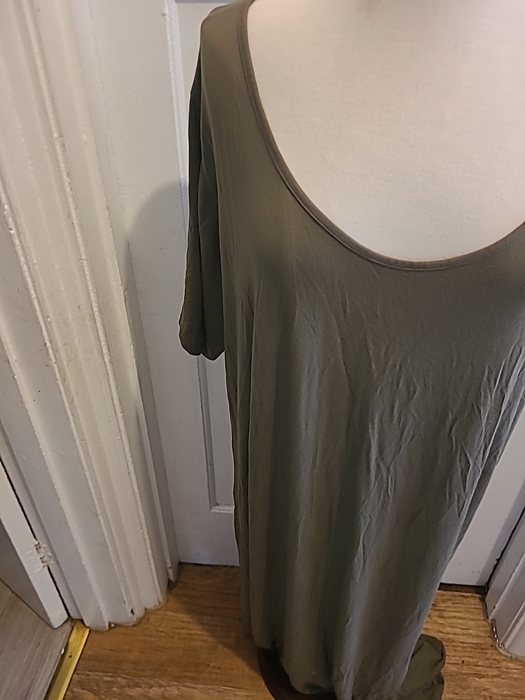 Ladies Label Be Size 32 Khaki Short Sleeved Long Length Dress