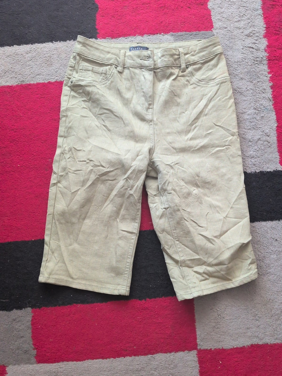 Papaya 10 Pale Khaki Shorts Small Marks On