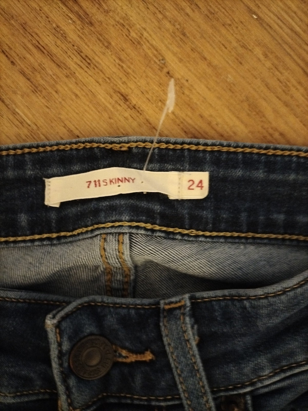 Ladies Levi Size 24" Skinny Jeans 711