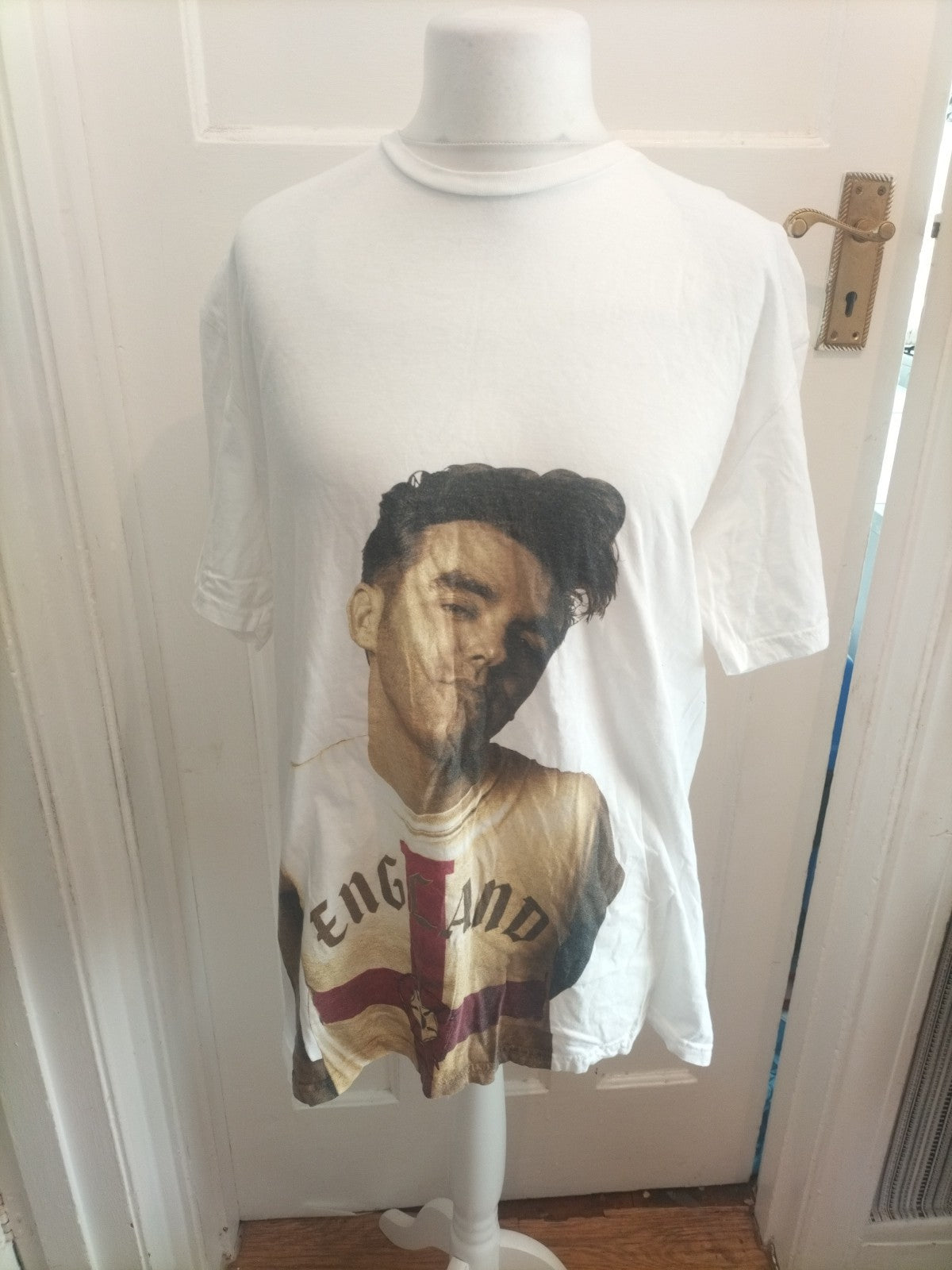 Gildan XL White With Printed Person Short Sleeve T-shirt